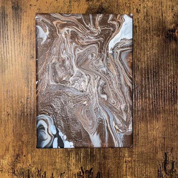 Acrylic paint pouring - Picture 2 of 3